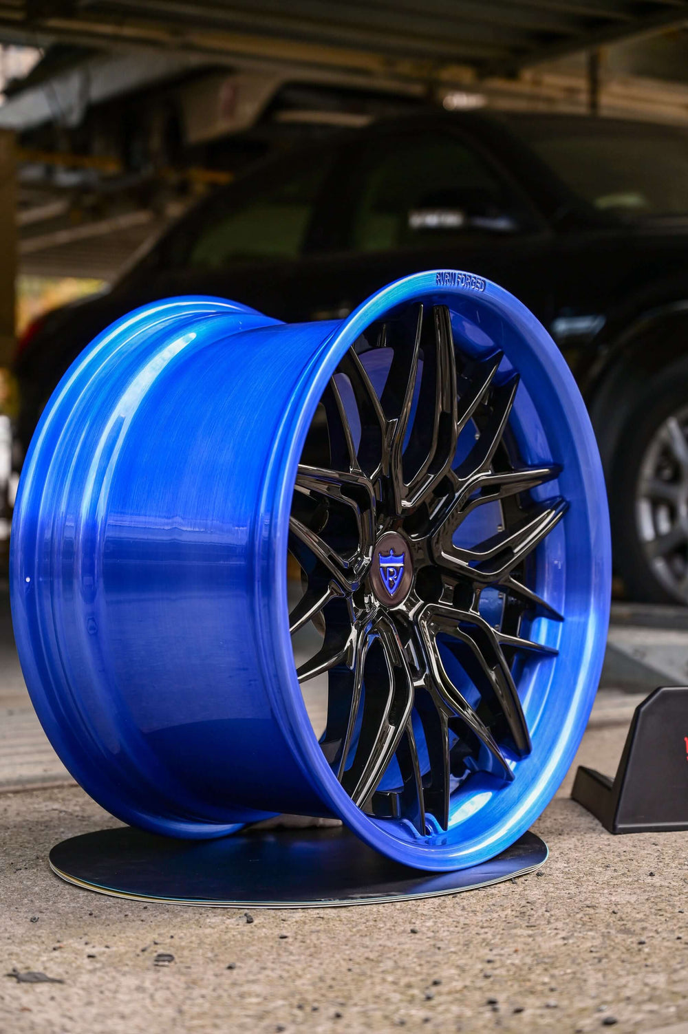 2024 Ford Mustang on RVRN RV-C081 forged wheels in Glossy Black Spoke with Brushed Blue Barrel (photo 06)