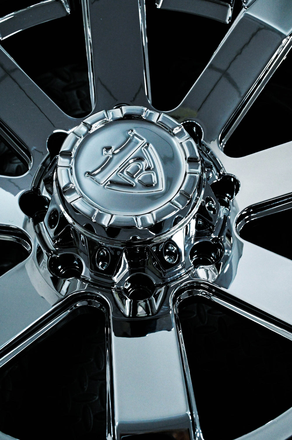2024 GMC Denali 2500HD on RVRN RV-MG01 custom forged wheels in chrome - 06