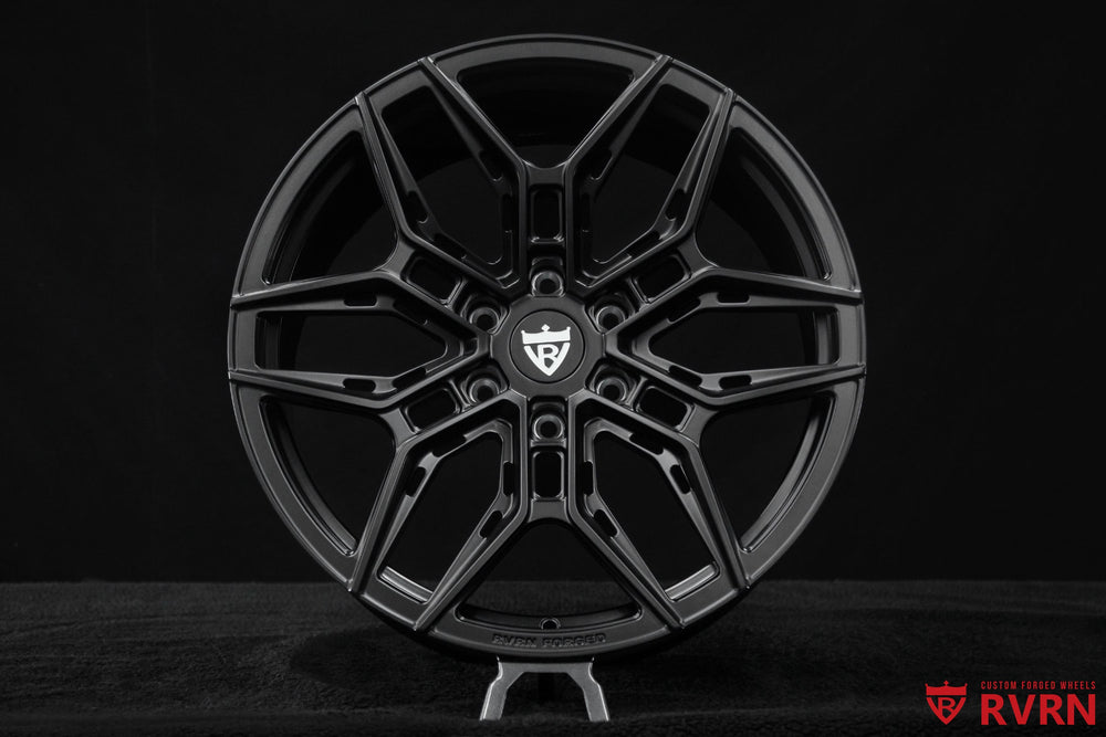 Three-quarter view of 2025 Cadillac Lyriq with RV-MR616 Cadillac forged wheels, stain black one-piece design and vehicle-specific 20x9.5 fitment.