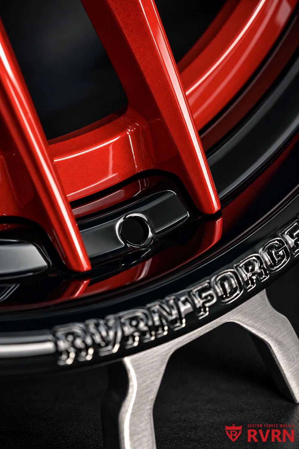 2025 Chevrolet Corvette C8 Z06 RV-DR08D Y-Spoke Concave Deep Dish Forged 2-Piece wheel with Gloss Black to RVRN Red Gradient Spoke and RVRN Red Flange, close-up of the center cap, gradient spoke surfaces, and deep-dish inner structure