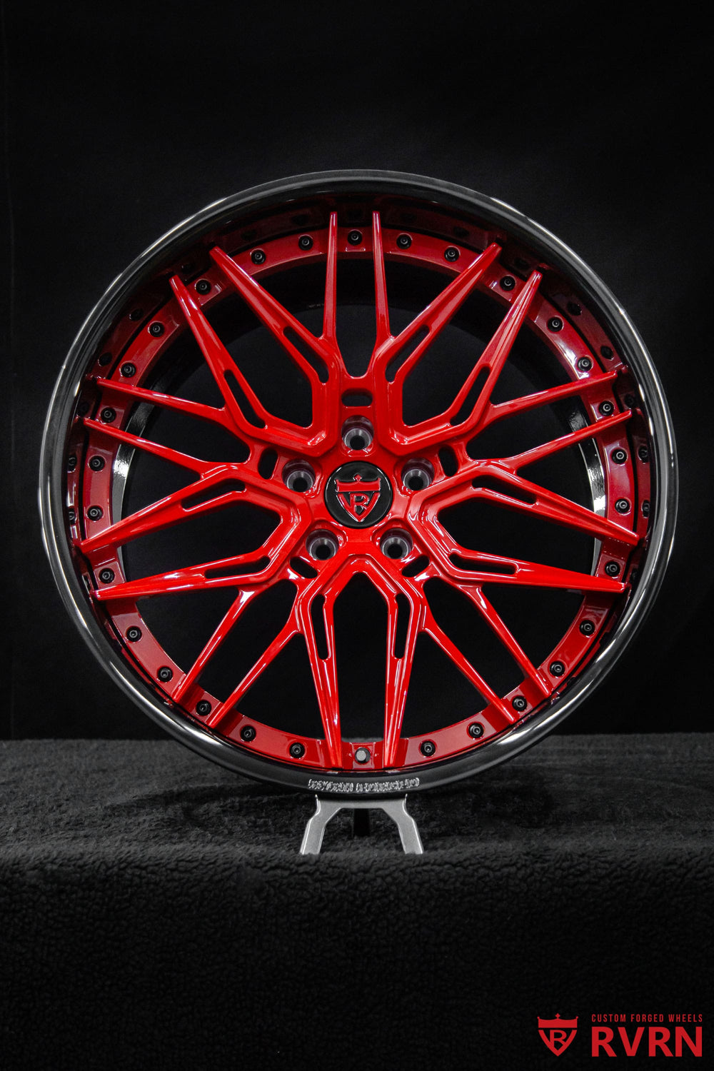 Front three-quarter view of a 2025 Corvette C8 Z06 on RVRN RV-T081 Y-spoke deep dish forged wheels in Torch Red and Gloss Black, 20x10 front and 21x13 rear