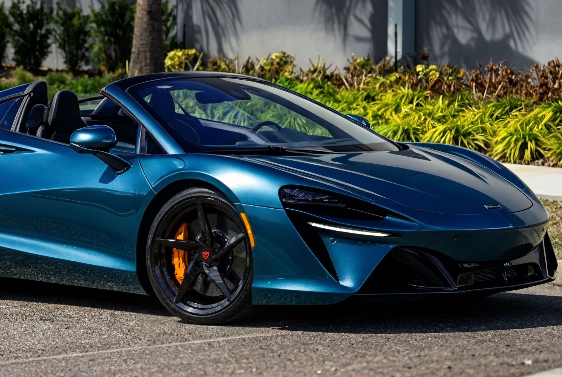 McLaren Artura with directional aero inspired forged wheels