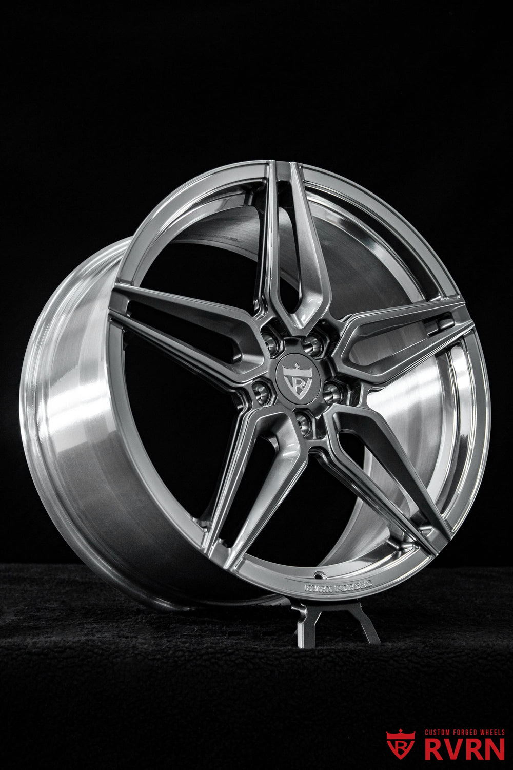 Detailed view of RVRN RV-MR02 5-star Mercedes forged wheels customized for the 2025 Mercedes Benz AMG C43, finished with polished aluminum barrel and gunmetal gray spokes