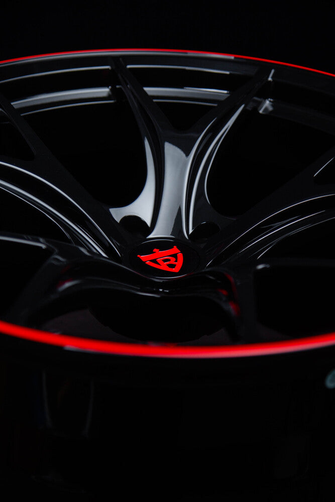 Close-up of gloss black spokes on RV-MR05 1-piece forged wheels