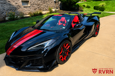 Front three-quarter view of a 2025 Corvette C8 Z06 fitted with RVRN RV-DR08D Y-spoke deep dish custom wheels in red and black gradient finish.