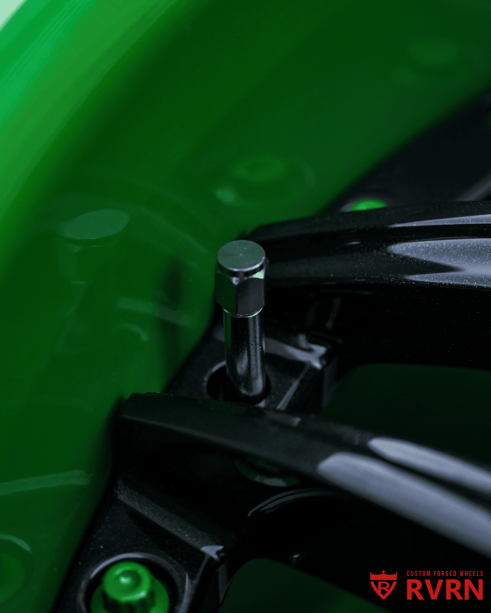 deep dish lip detail Corvette C8 E-Ray forged wheels RV-T081 polished edge Roswell Green barrel