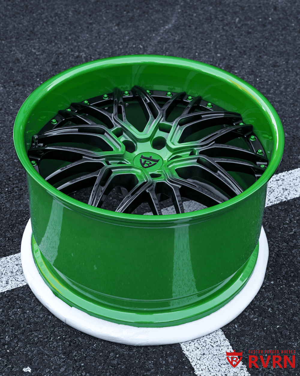 Roswell Green barrel Corvette C8 E-Ray forged wheels RV-T081 metallic finish detail