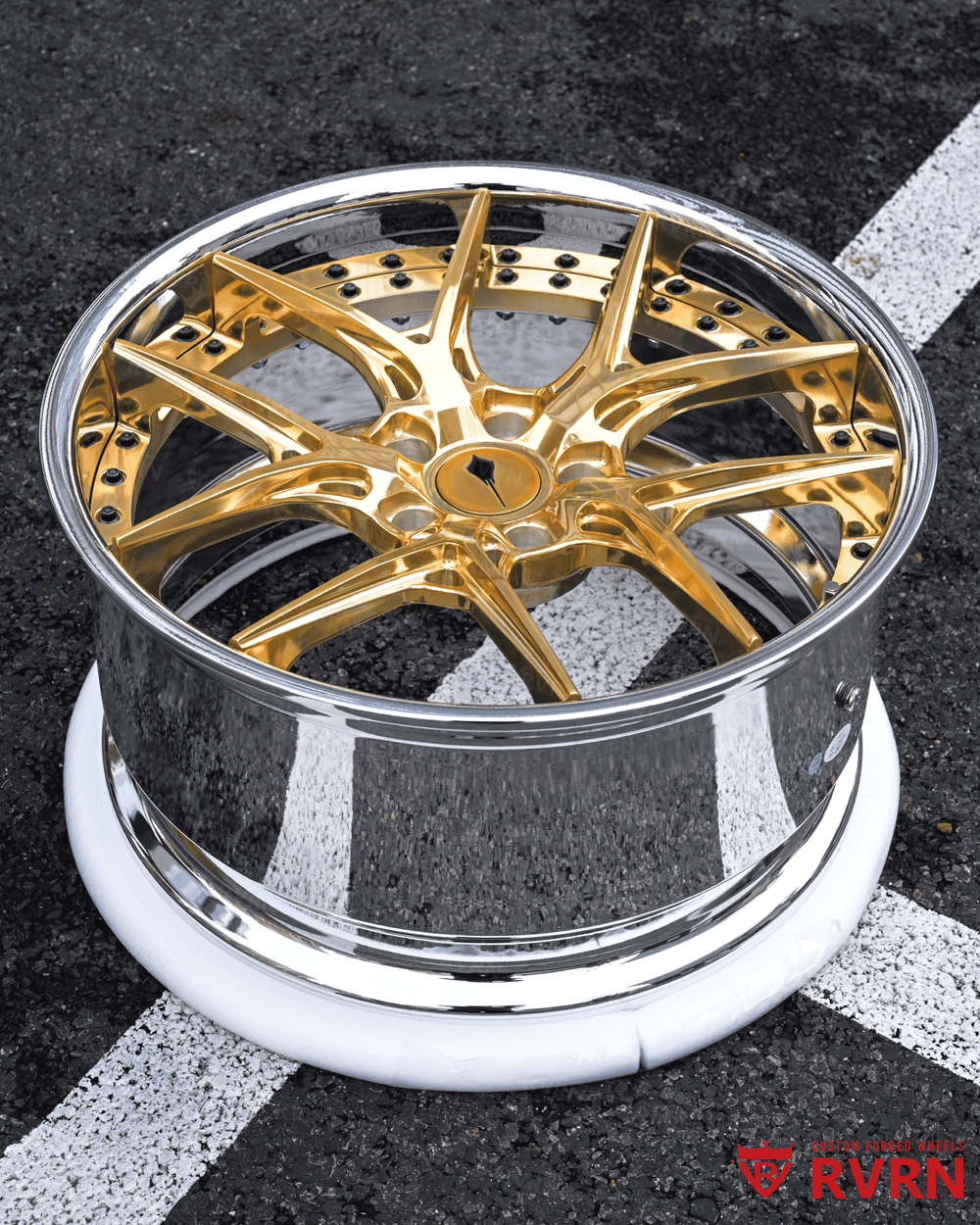 RV-DR08D forged two-piece wheel detail for Corvette C8 Stingray, Polished Frozen Gold face and Chrome barrel construction