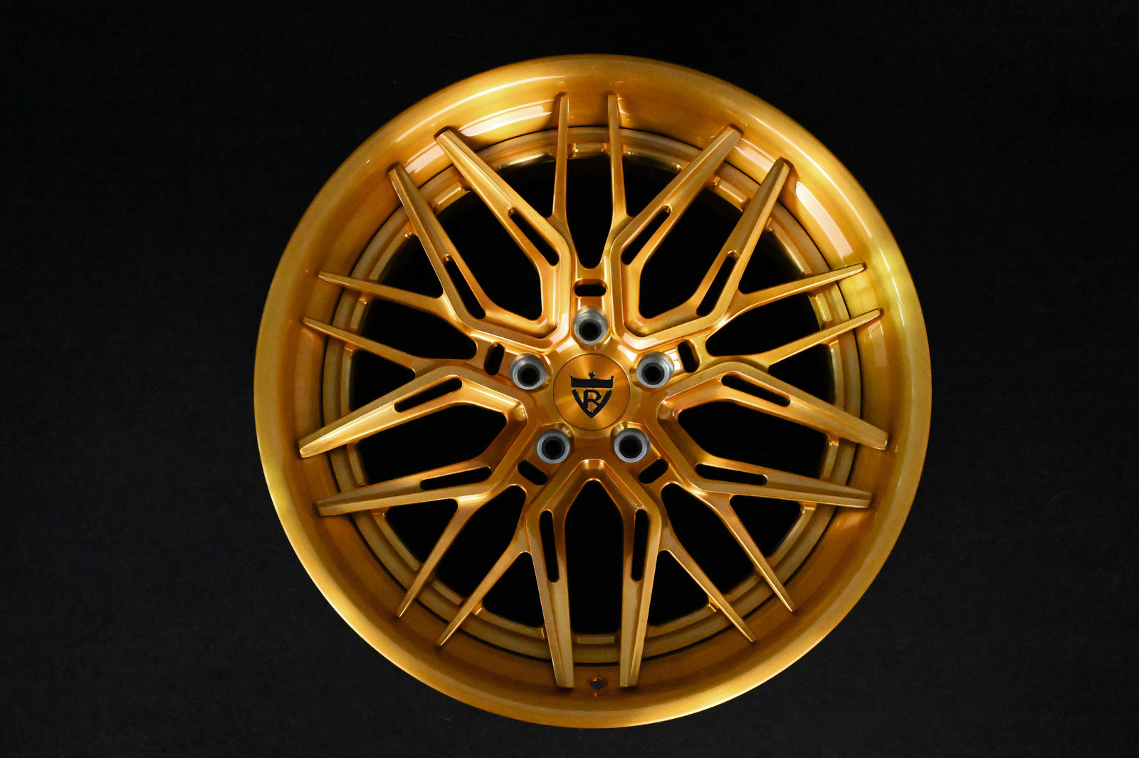 BMW M6 with RV-C081 concave wheels in dynamic driving position