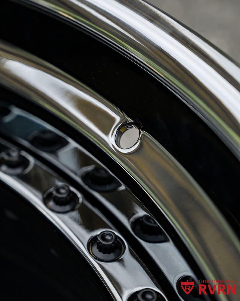 Barrel detail of RV-DC19 wheels - brushed & gloss black finish
