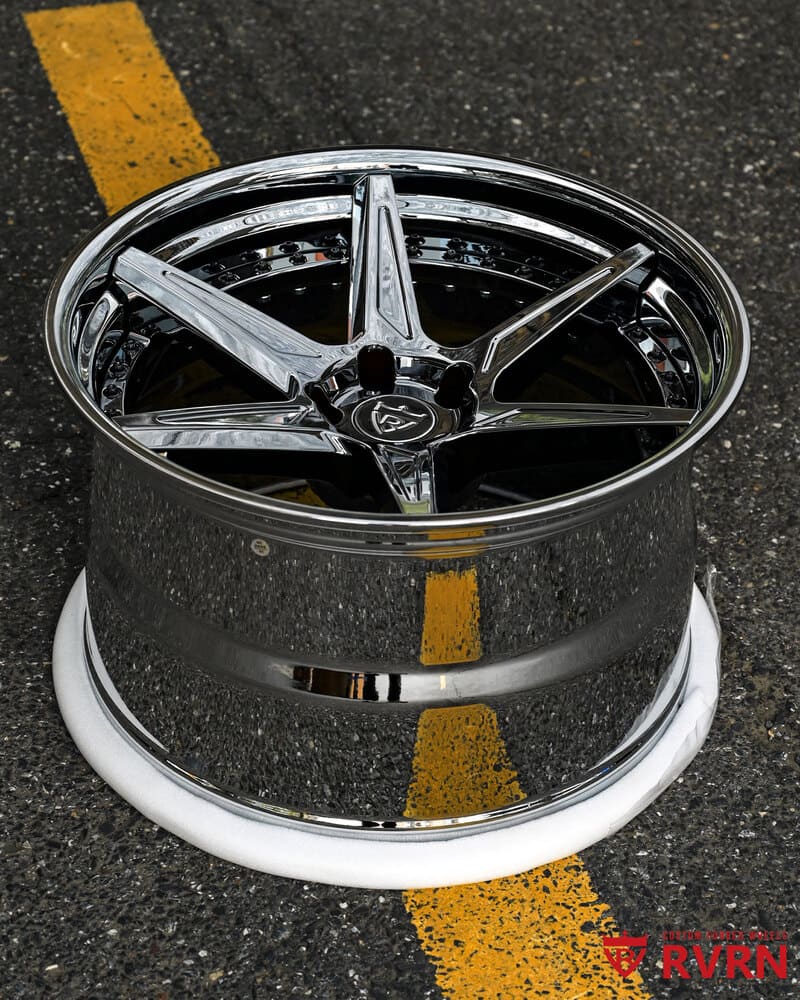 Close-up of RV-DC19 forged spoke design in black chrome