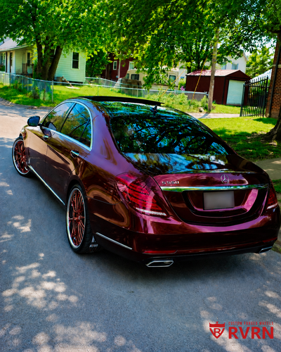 Front quarter view of 2015 Mercedes Benz S 550 with RVRN RV-DC05 wheels 22x8.5 polished rose gold spokes chrome barrel