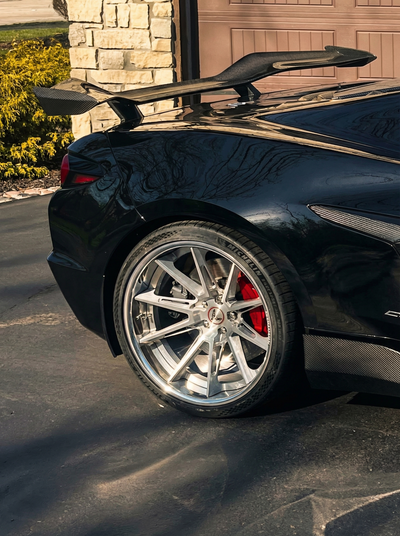 Corvette C8 Z06 aftermarket wheels DC26 20x10 21x13 polished aluminum lip close up