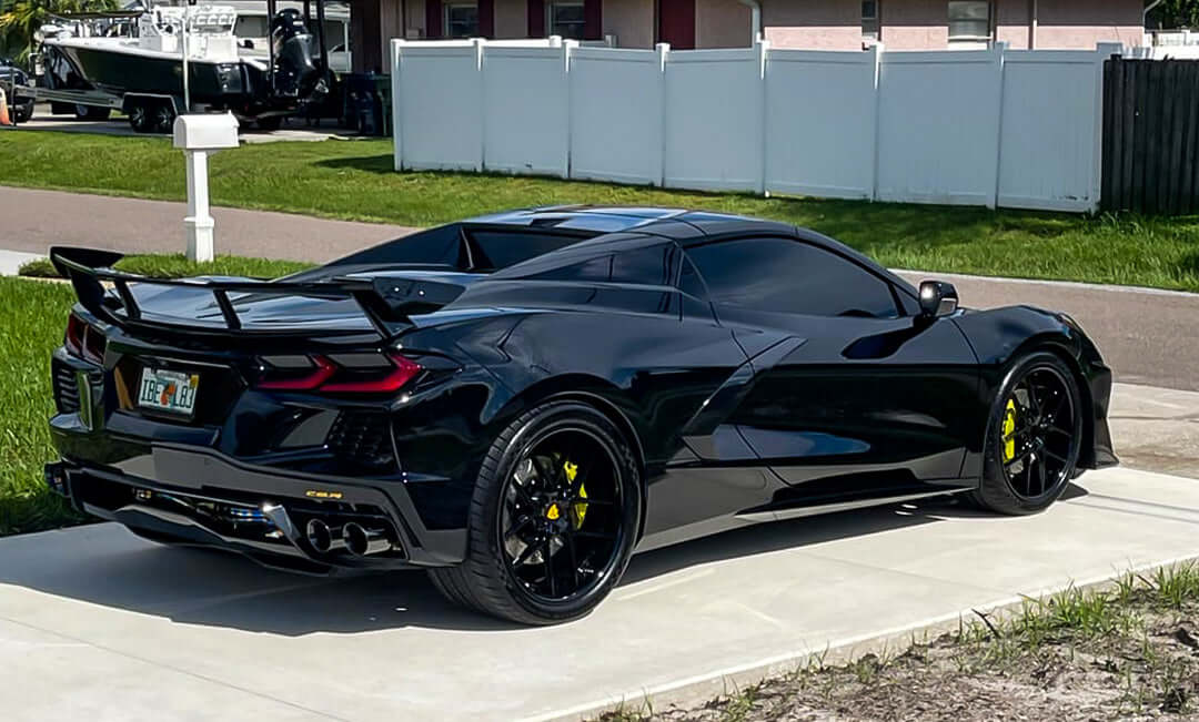 Close-up of RVRN RV-DR08D forged wheel on Corvette C8 Z51 — gloss black spokes, yellow detailing, premium machining