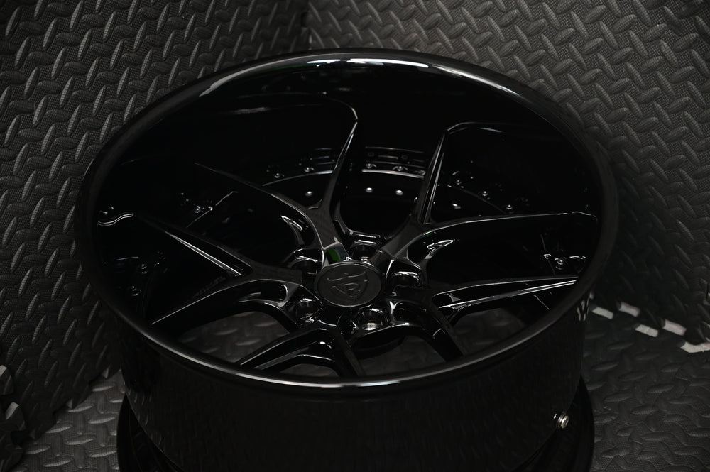 RV-DR08D forged wheels for Dodge Challenger featuring a sleek deep dish design in glossy black finish.