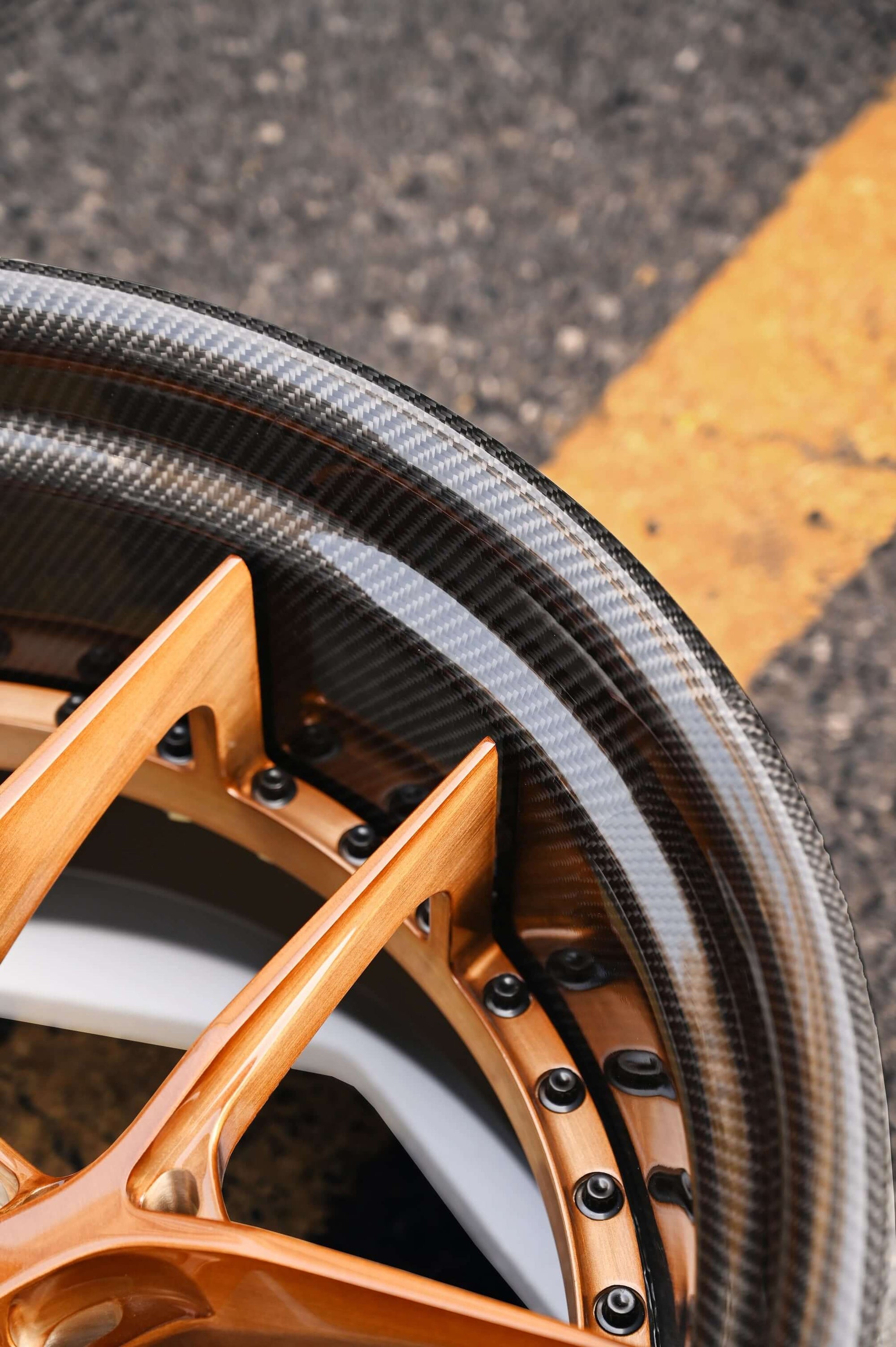  Close-up view of RVRN RV-DR08D custom wheels featuring carbon fiber-wrapped deep lip and concave spoke design on BMW M4.