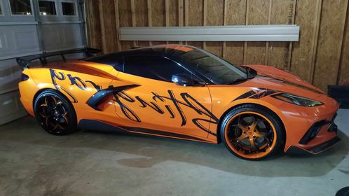 Top angle of 2021 Corvette C8 Z51 equipped with RVRN RV-DS016 orange and black forged wheels – 2-piece custom design.