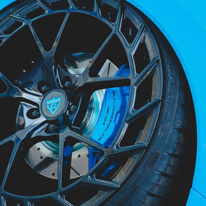 Close-up of RVRN RV-MC23 forged wheel design on Corvette C8 Z51 Rapid Blue finish