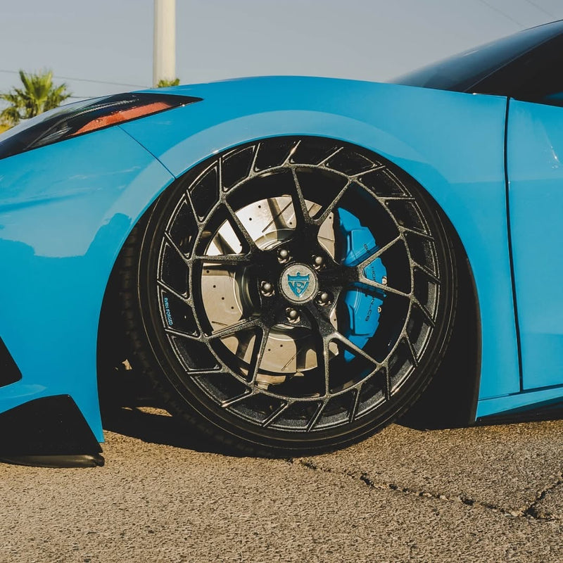 Close-up of RVRN RV-MC23 forged wheel design on Corvette C8 Z51 Rapid Blue finish