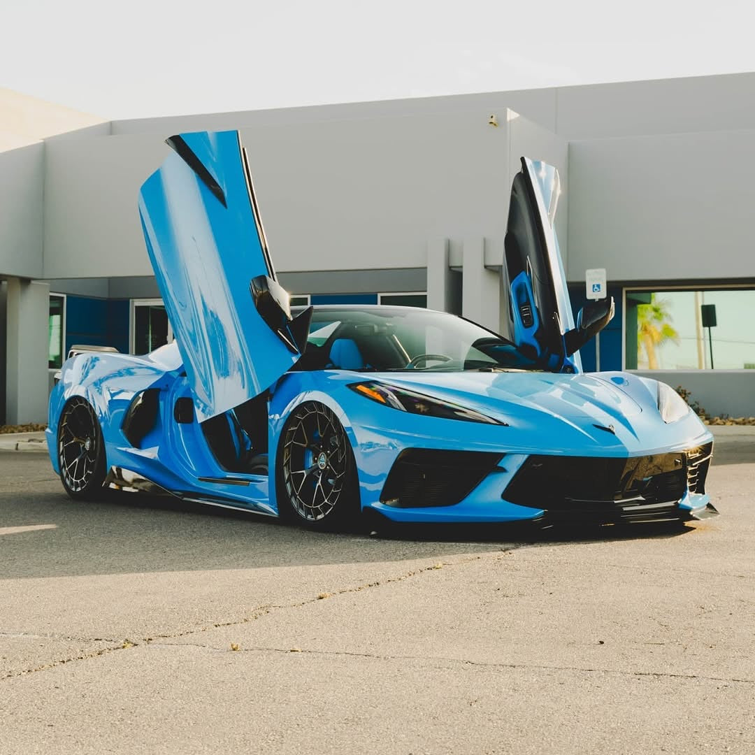 Close-up of RVRN RV-MC23 forged wheel design on Corvette C8 Z51 Rapid Blue finish