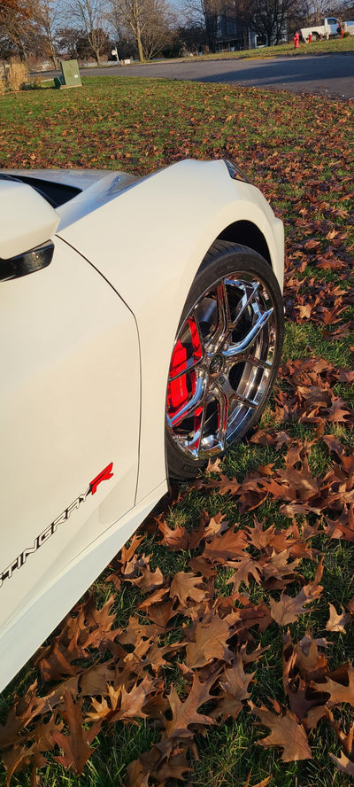 Close-up of RVRN RV-MR05 front wheel on 2020 Corvette C8 Z51, 19x8.5 /42mm, chrome spokes