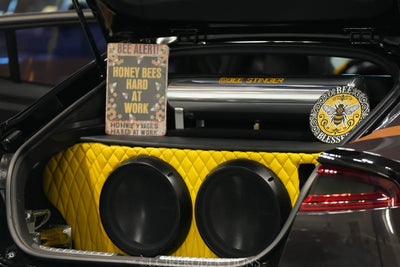 Close-up Kia Stinger GT1 wheel detail RVRN RV-T081 dark gold spokes black barrel