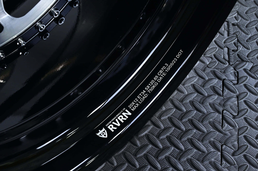 Rear angle of Corvette C7 Z06 on RV-DC02 forged wheels, 20x12 deep dish, optimized offset, and transparent black spokes complementing the vehicle’s color scheme.