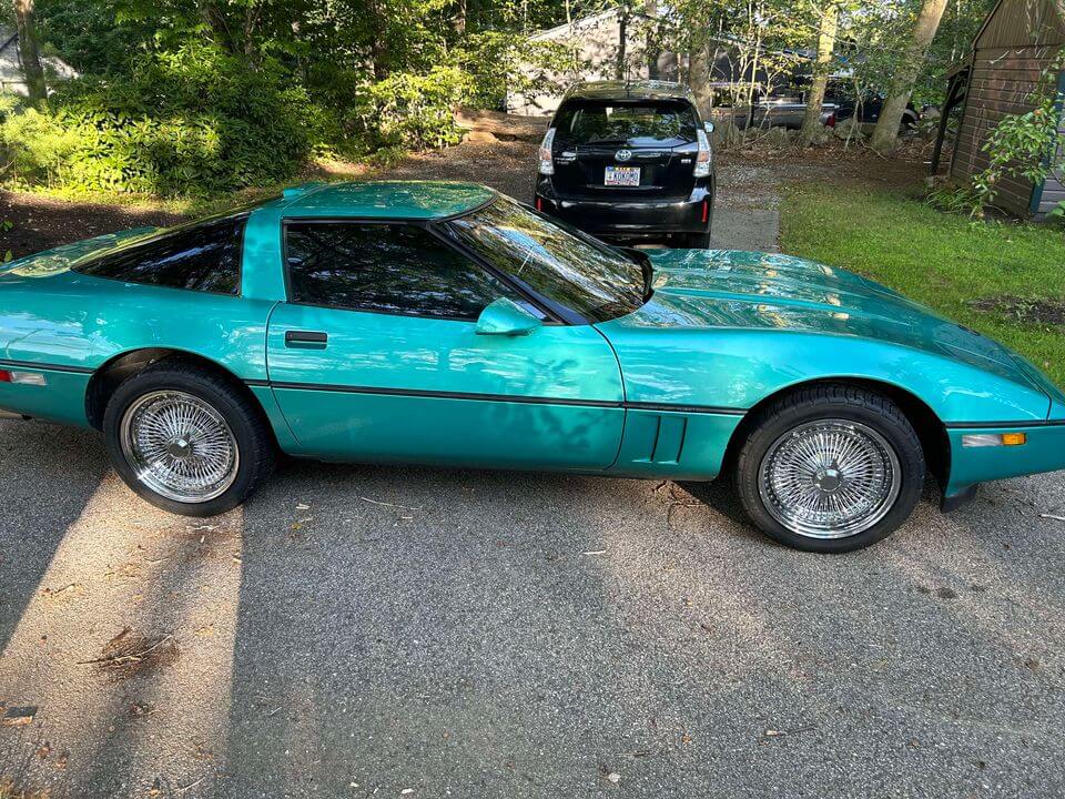 Side view of 1990 Corvette C4 featuring DR90 deep dish wire wheels in chrome, 17x9.5, highlighting classic styling and aggressive stance.
