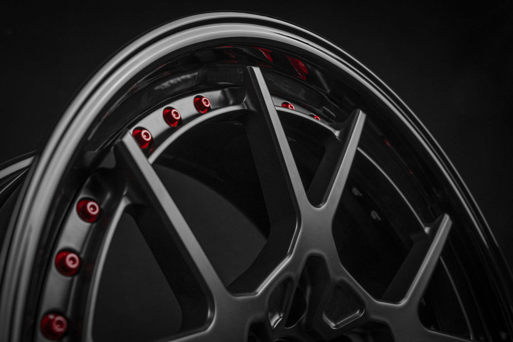 Close-up of custom forged black and red RV-DF04 wheel from RVRN Wheels for Ford Mustang GT.