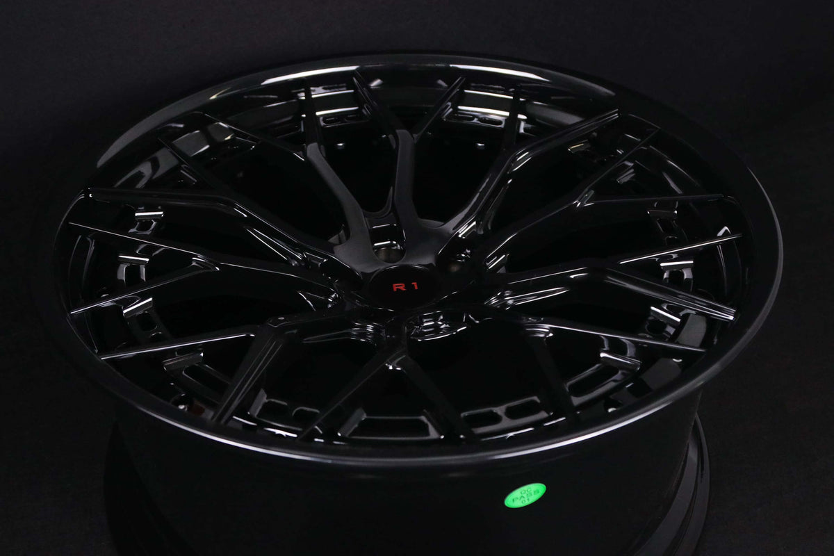 Gloss Black 2-Piece Forged Wheel for Audi RS Q8 – Front Angle